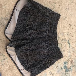 Lululemon tracker shorts